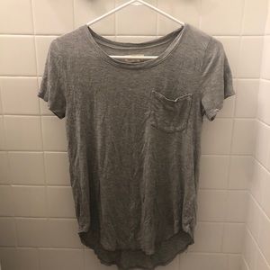 Gray flowy pocket T-shirt